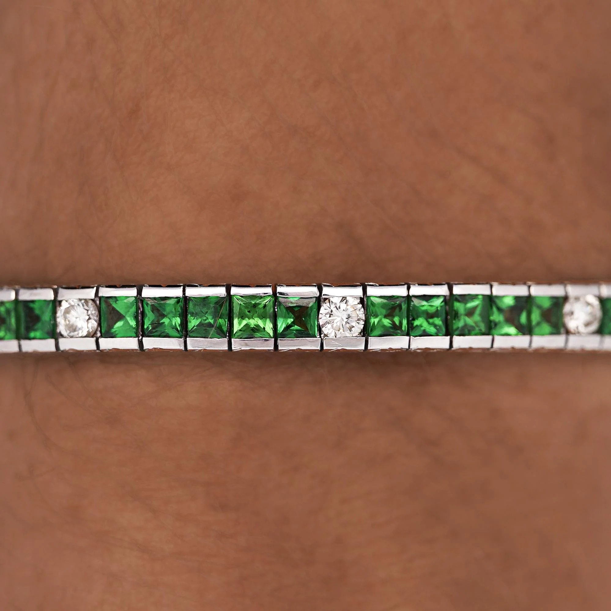 Vintage 11.5 Carat Tsavorite & Diamond Filigree Tennis Bracelet - Image 9