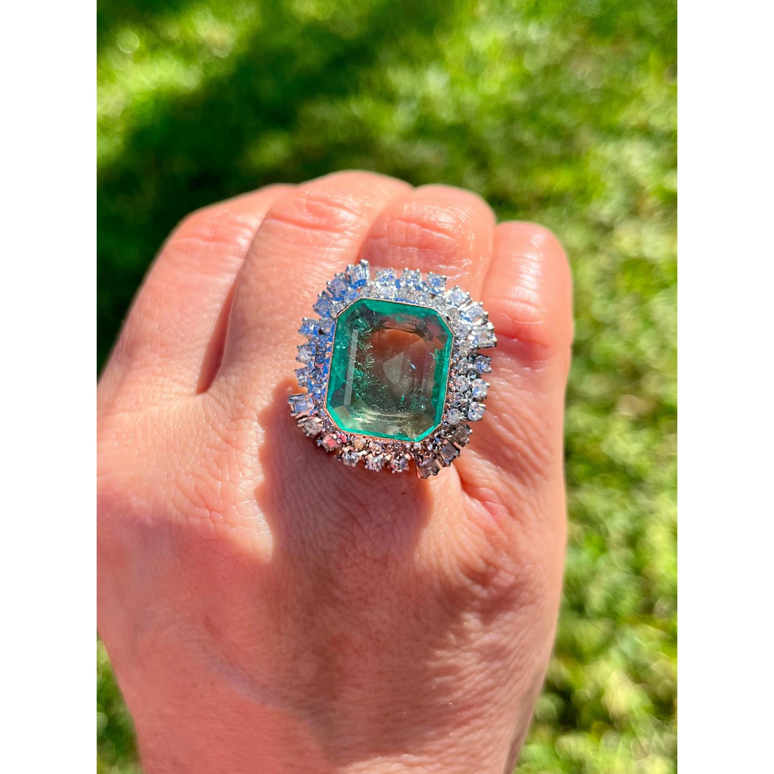 Vintage 12 Carat Colombian Emerald and Diamond Halo Ring Set in Palladium - Image 5