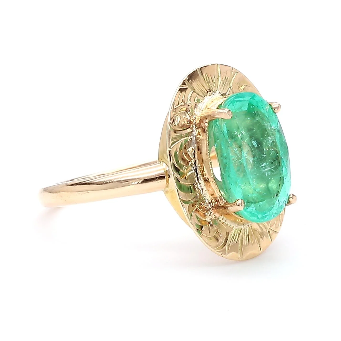 Vintage 2.24 Carat Oval Light Green Emerald 14K Gold Engraved Disc Ring - Image 2