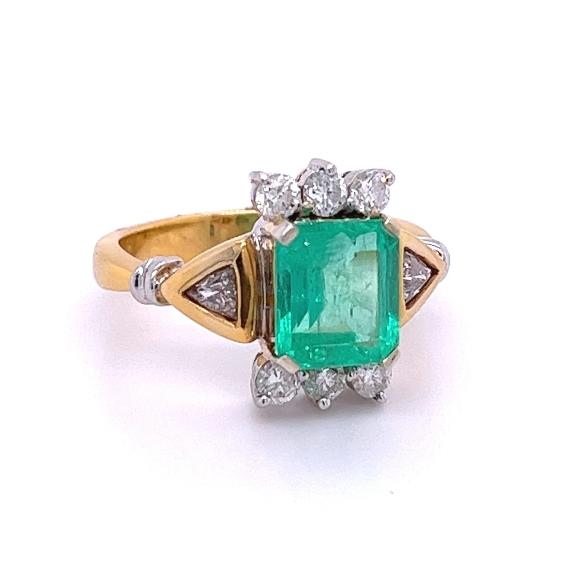 Vintage 2.77 carat Colombian Emerald and Trillion Cut Diamonds in 18k Gold Ring - Image 3