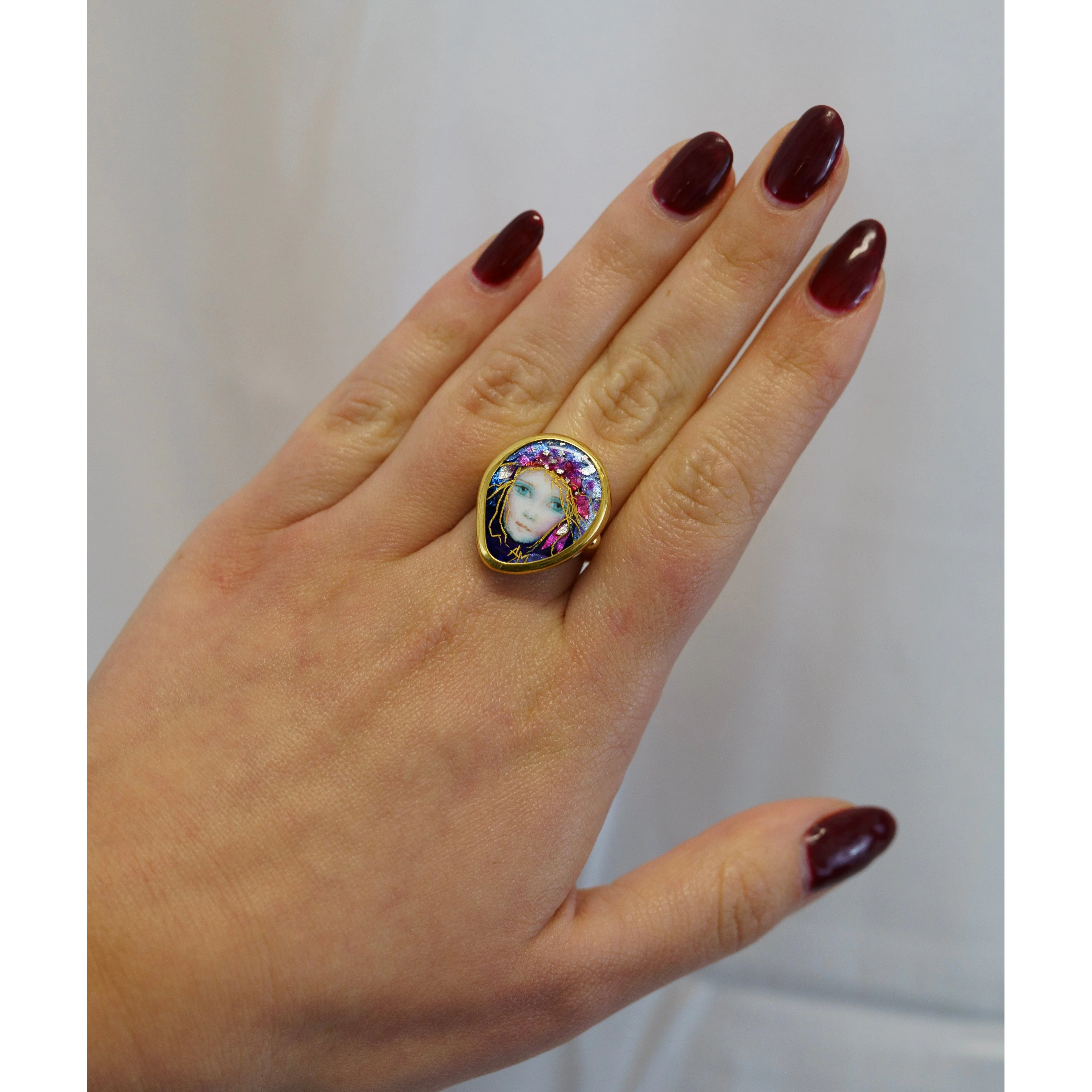 Vintage 22K Enamel and Gold "Auspice Maria" Saint Mary motif Christian Ring - Image 9