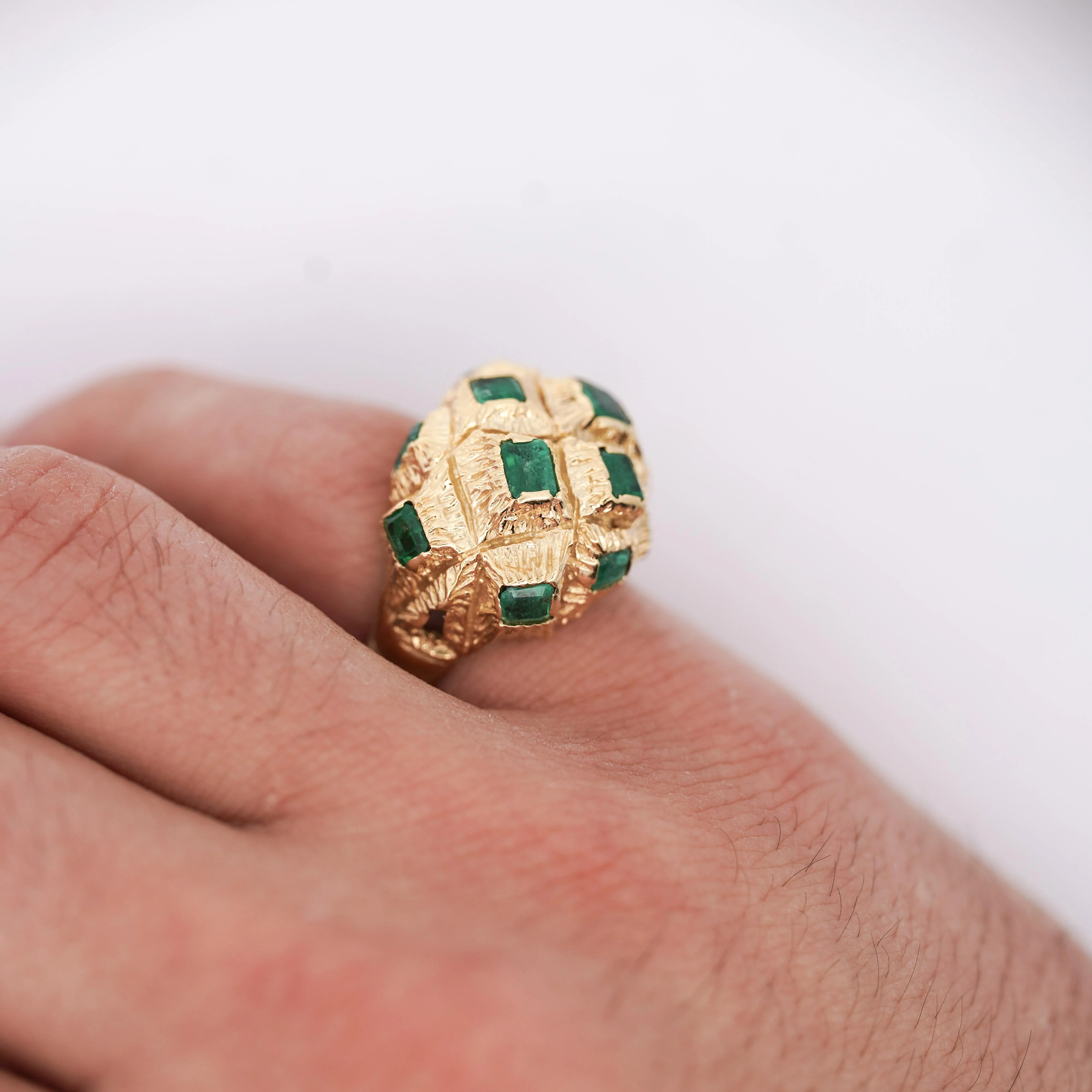 Vintage 3.20 Carat Emerald Bombe Dome Sputnik 18K Gold Statement Ring - Image 6
