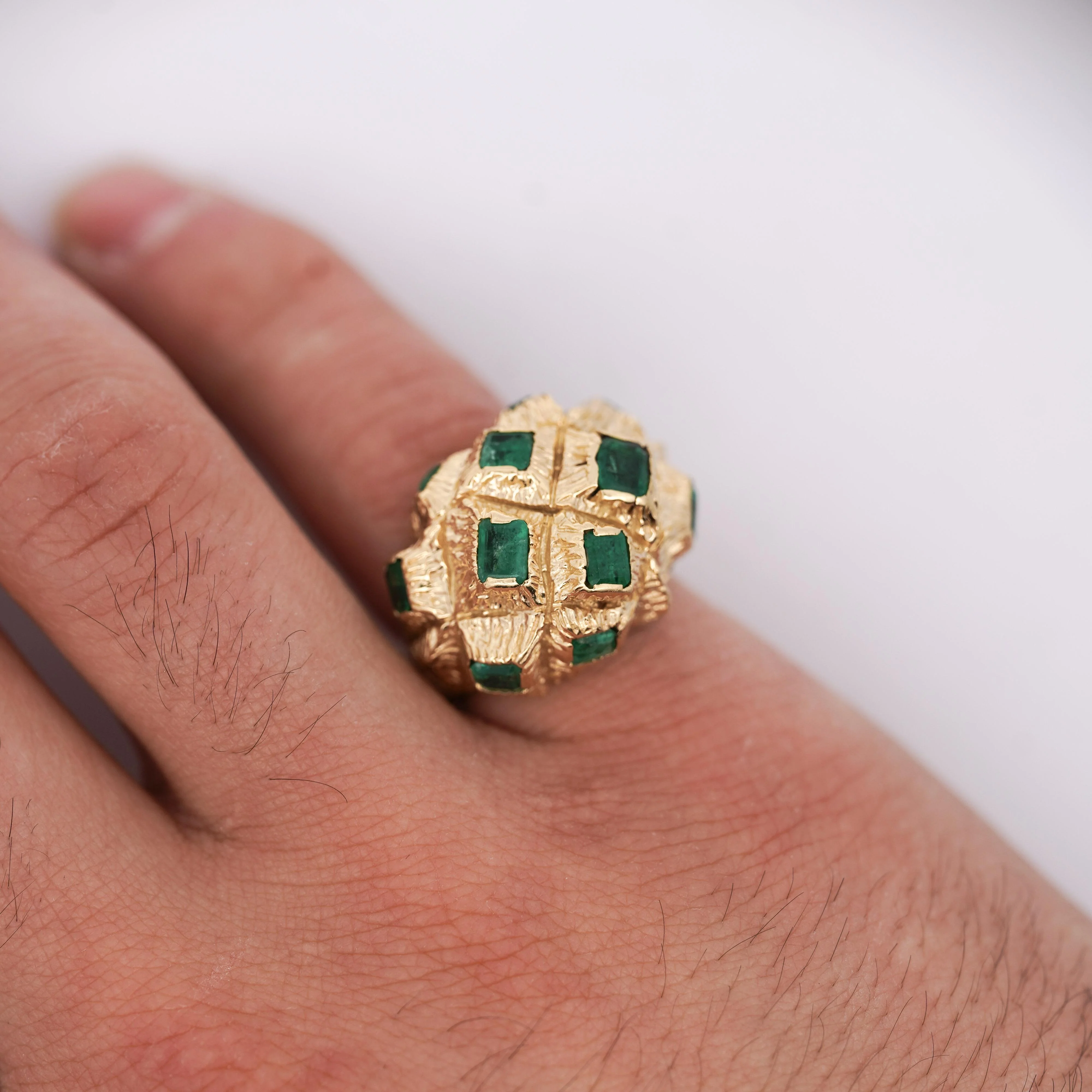 Vintage 3.20 Carat Emerald Bombe Dome Sputnik 18K Gold Statement Ring - Image 7