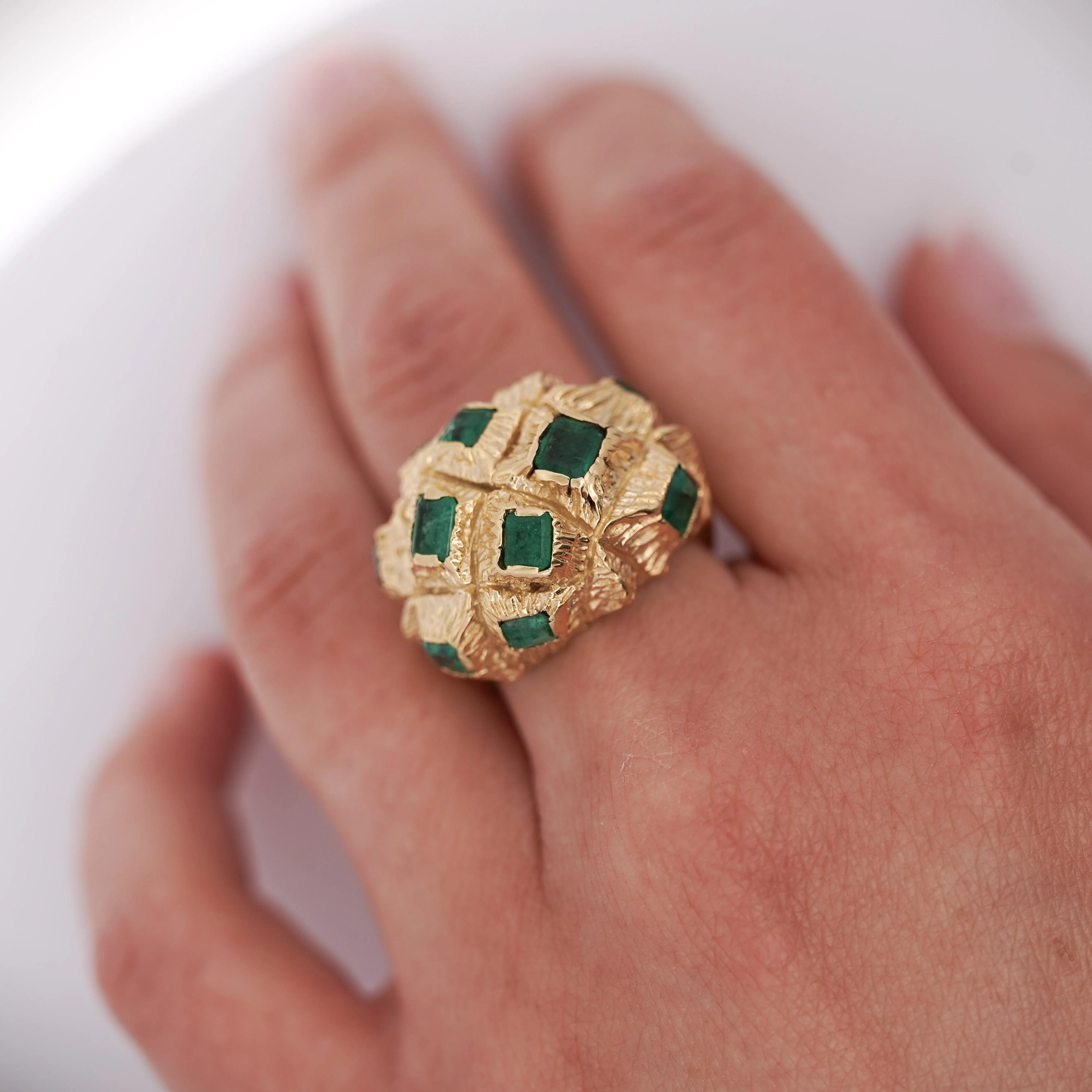 Vintage 3.20 Carat Emerald Bombe Dome Sputnik 18K Gold Statement Ring - Image 8