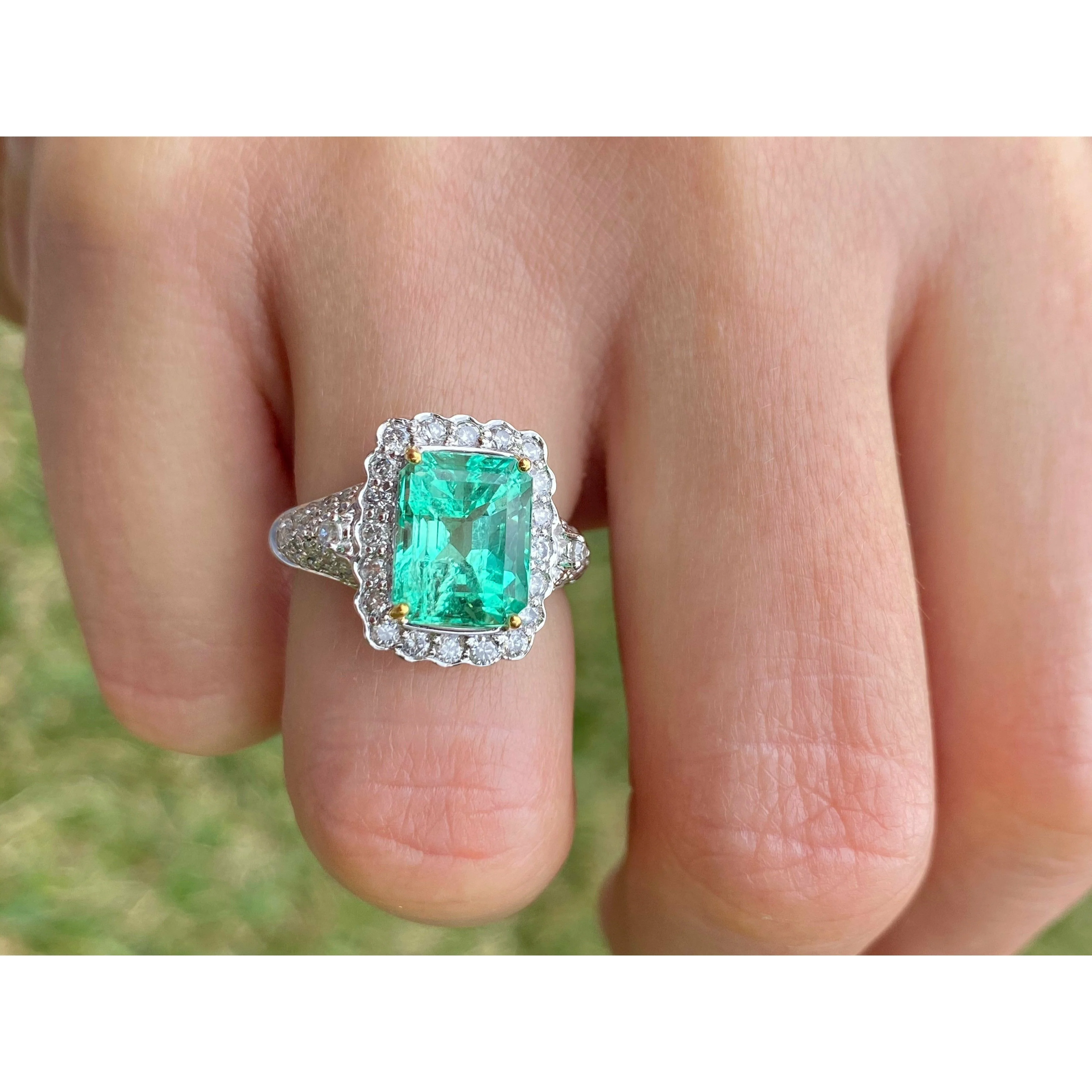18K White Gold Emerald & Princess Cut Diamond Ring - Image 5