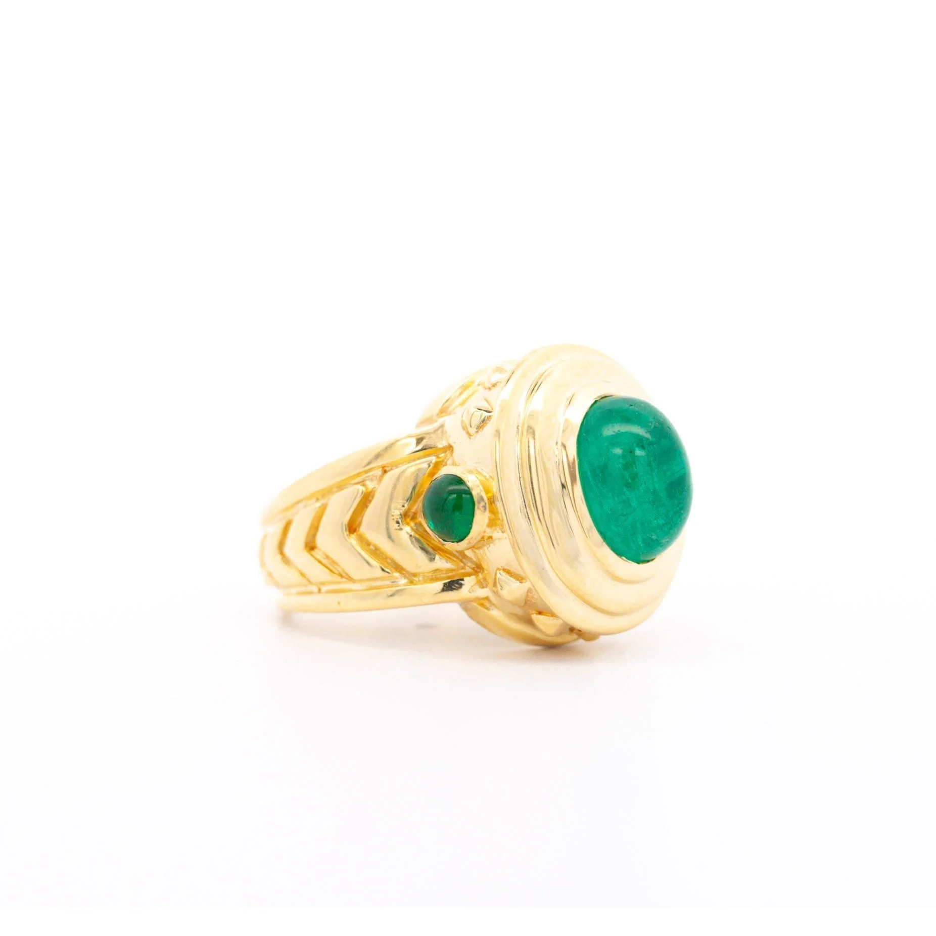 Vintage 3 Carat Cabochon Cut Colombian Emerald Bezel in 20K Yellow Gold Ring - Image 2