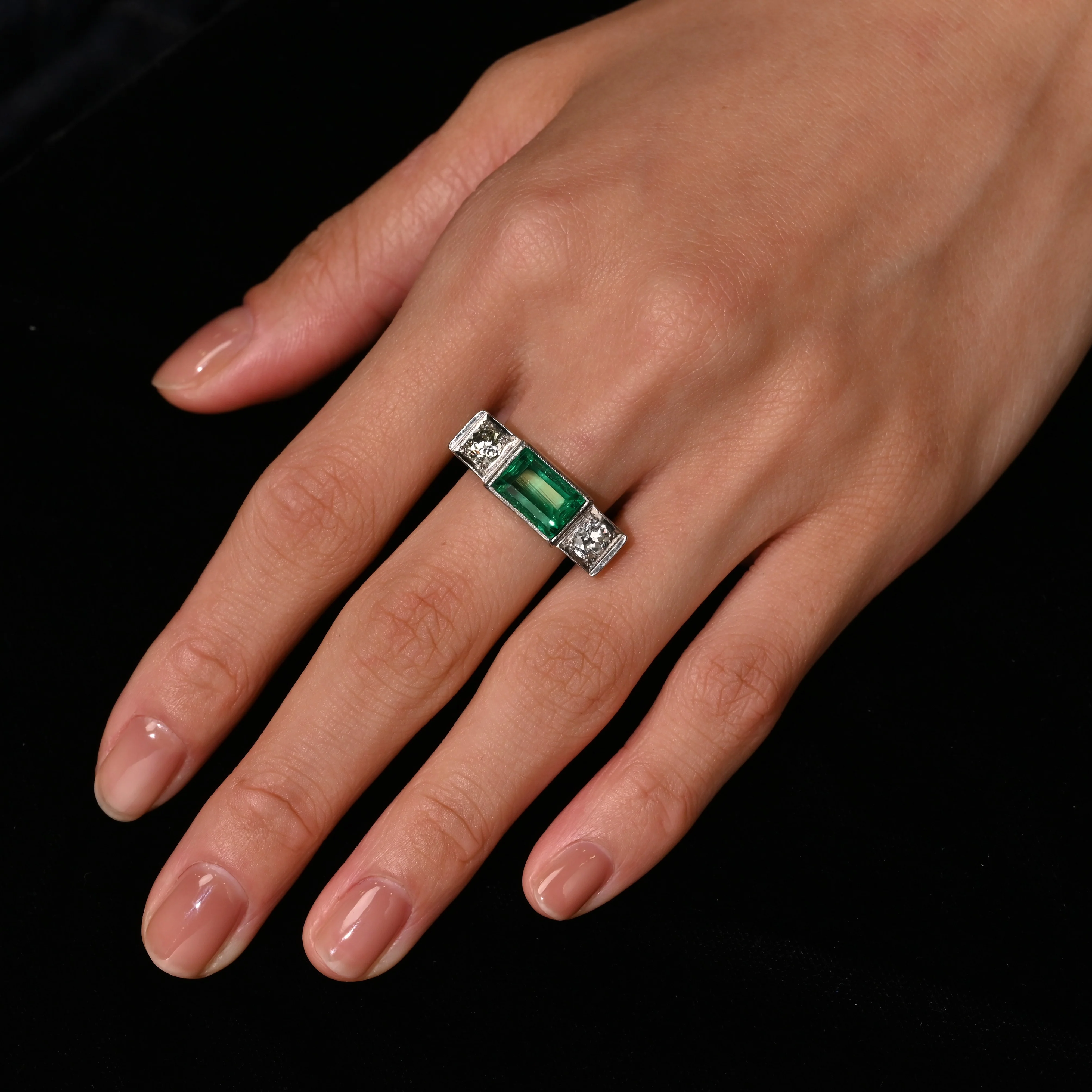 GIA Certified 3.10 Carat No Oil Muzo Colombian Emerald & Old Cut Diamond Ring - Image 3