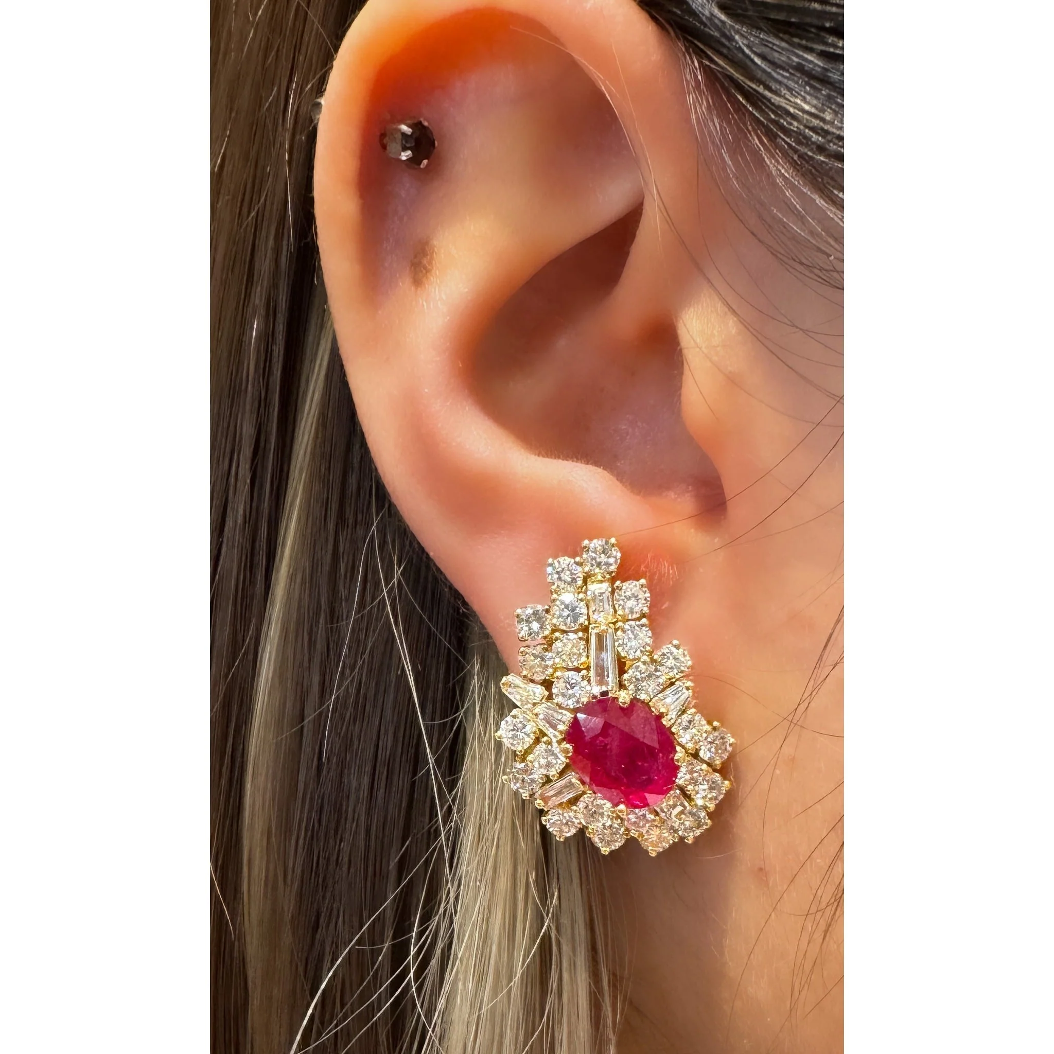 Vintage 4.5 Carat Ruby & Diamond Cluster Clip On Earrings in 18K Yellow Gold - Image 8