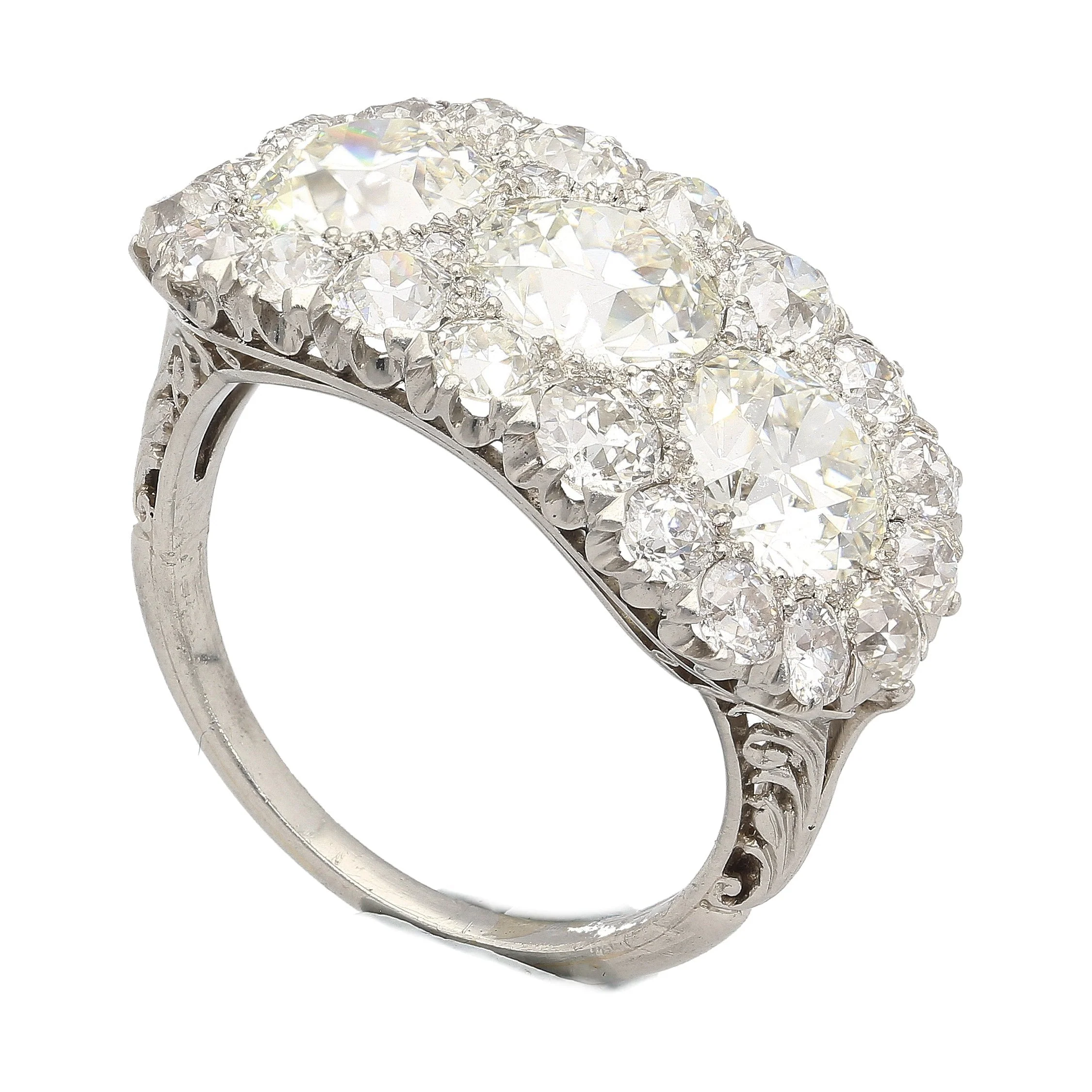 Vintage 4.50 CTTW Old European Cut Diamond Three-Stone Art Deco Engagement Ring in Platinum - Image 5
