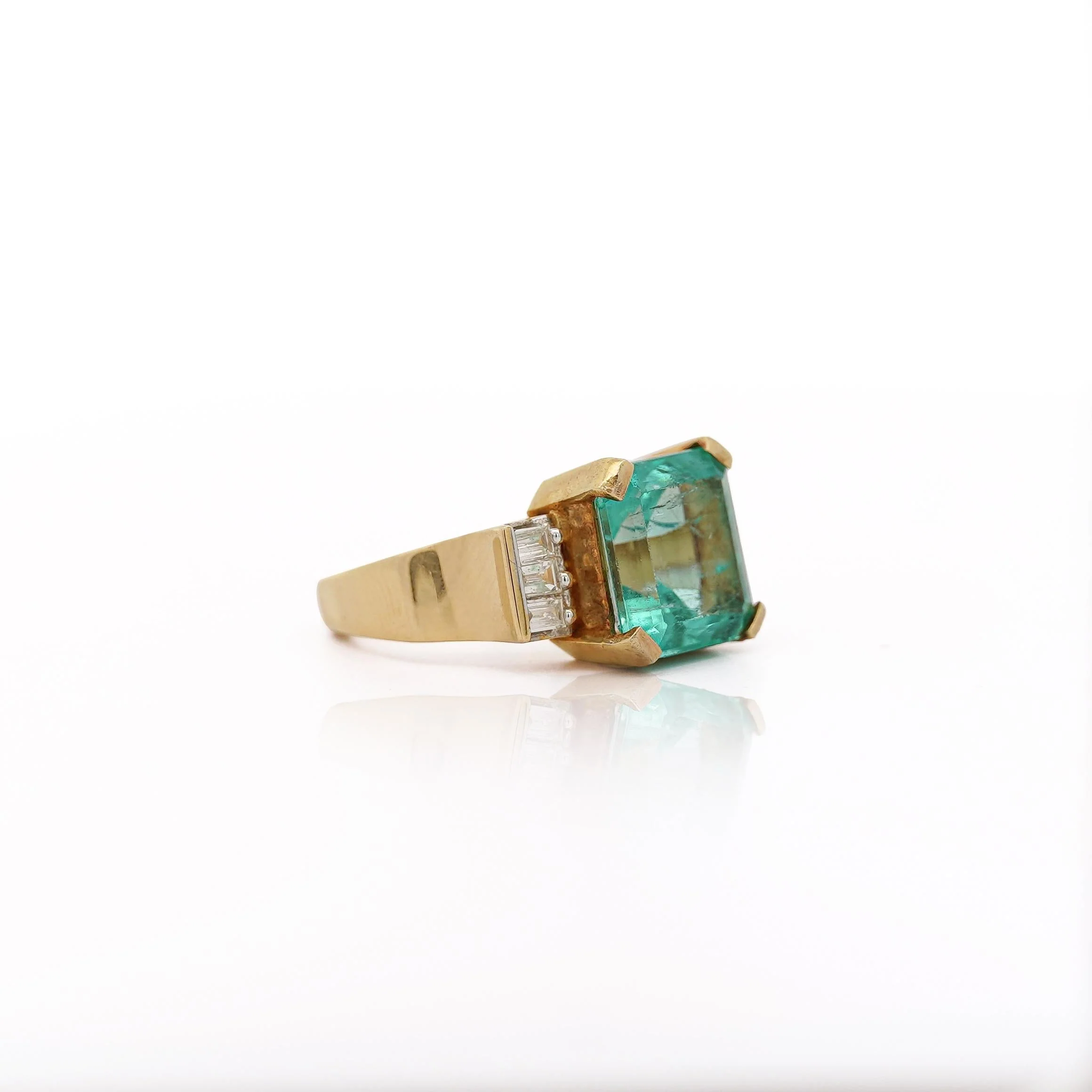 Vintage 5 Carat Emerald and Baguette Diamond in 18K Gold Ring - Image 3