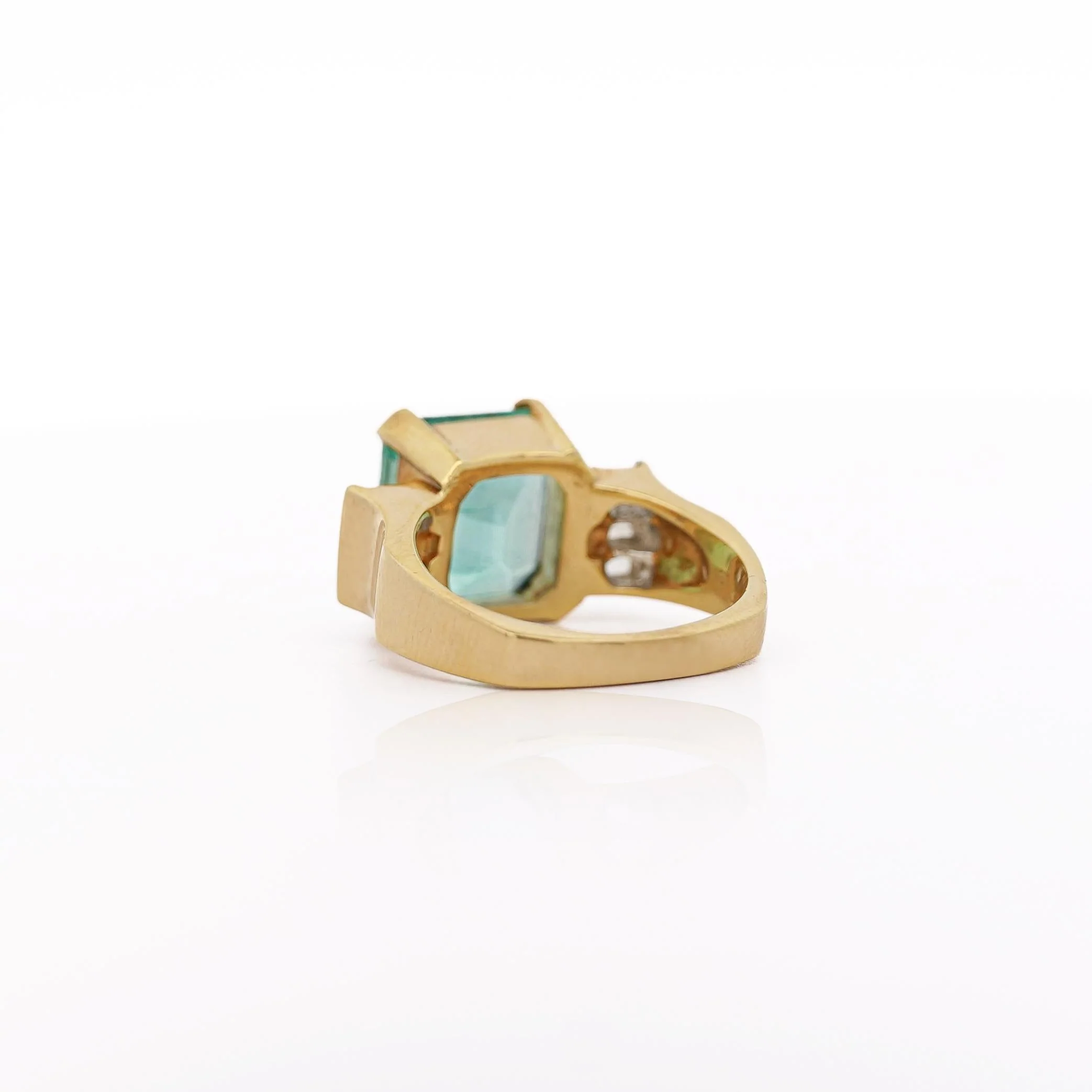 Vintage 5 Carat Emerald and Baguette Diamond in 18K Gold Ring - Image 5