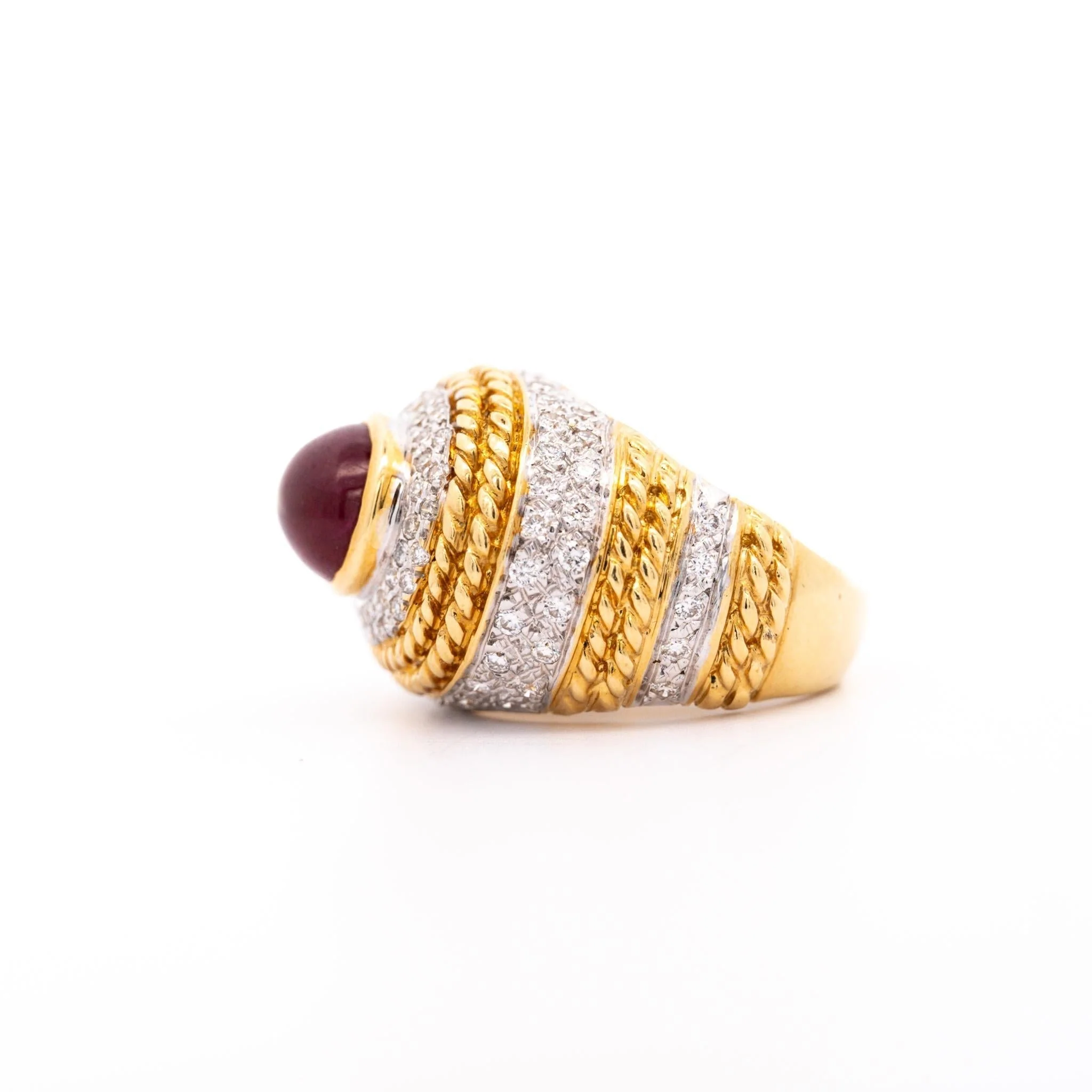 Vintage 5 Carat Cabochon Ruby, Diamond and 18K Gold Retro Bezel Rope Style Ring - Image 3