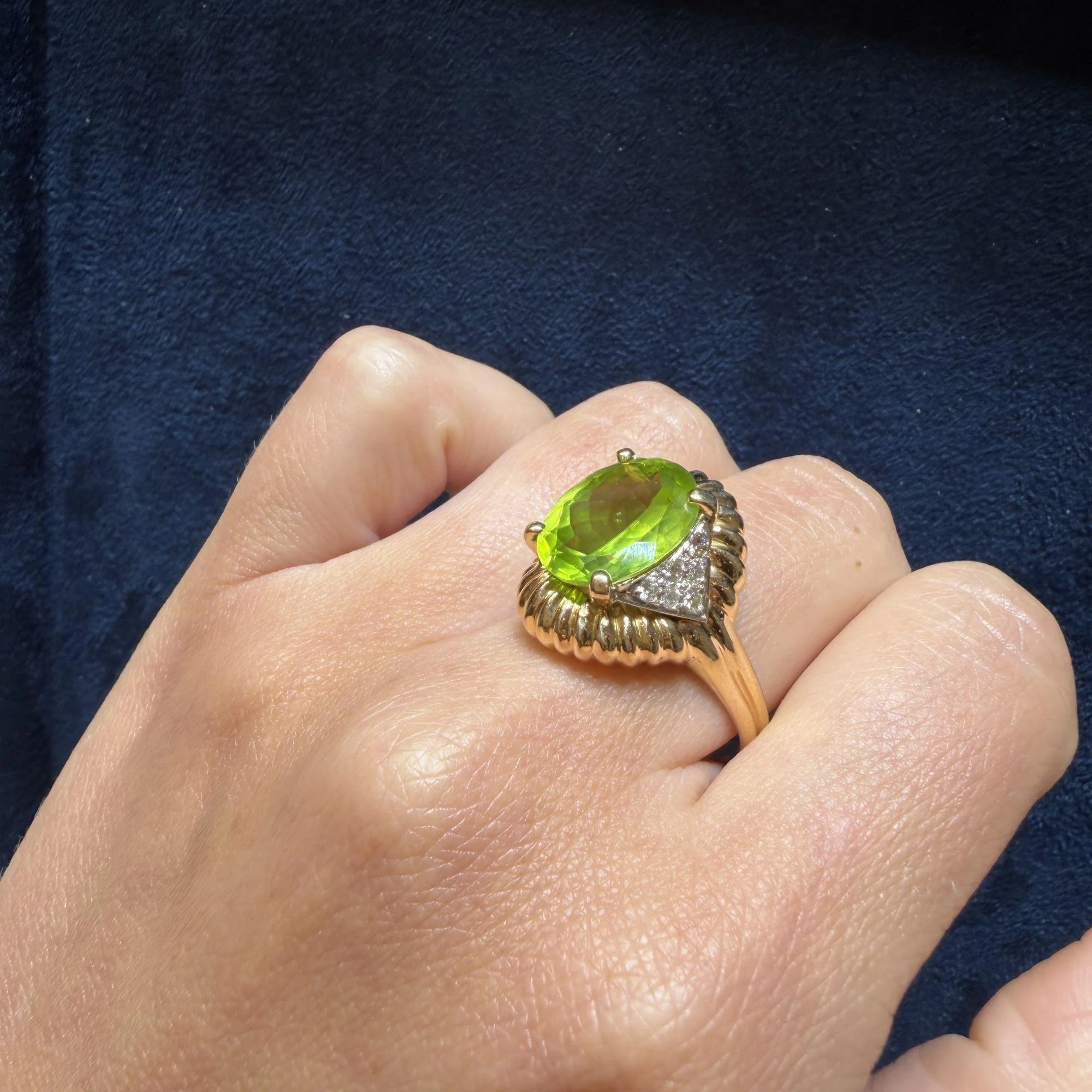 Vintage 6 Carat Oval Cut Peridot 14K Gold Fluted Sunburst Ring - Image 11