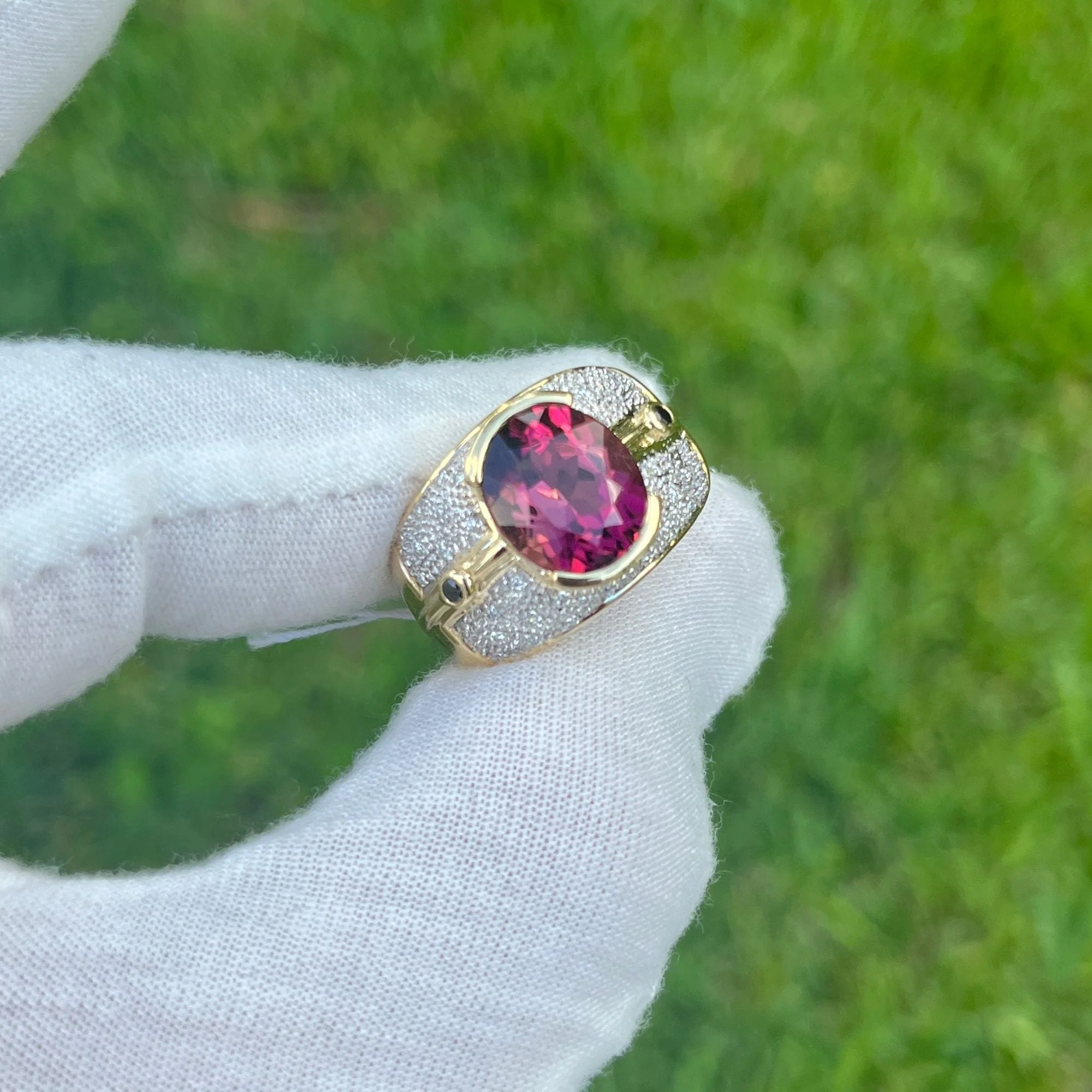 Vintage 6 Carat Pinkish Red Oval Cut Tourmaline Bezel Set Unisex Ring in 18K Yellow Gold - Image 2