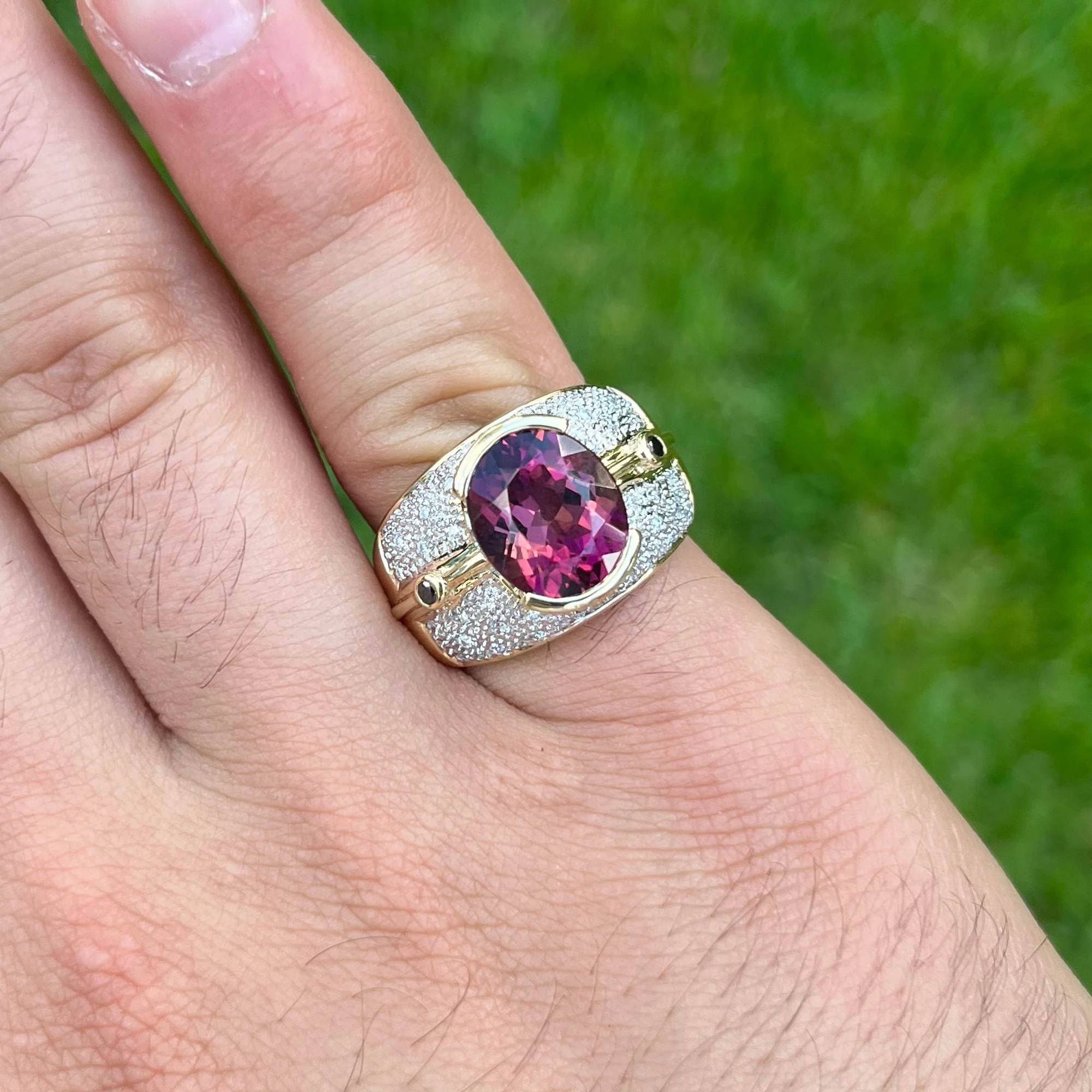Vintage 6 Carat Pinkish Red Oval Cut Tourmaline Bezel Set Unisex Ring in 18K Yellow Gold - Image 3