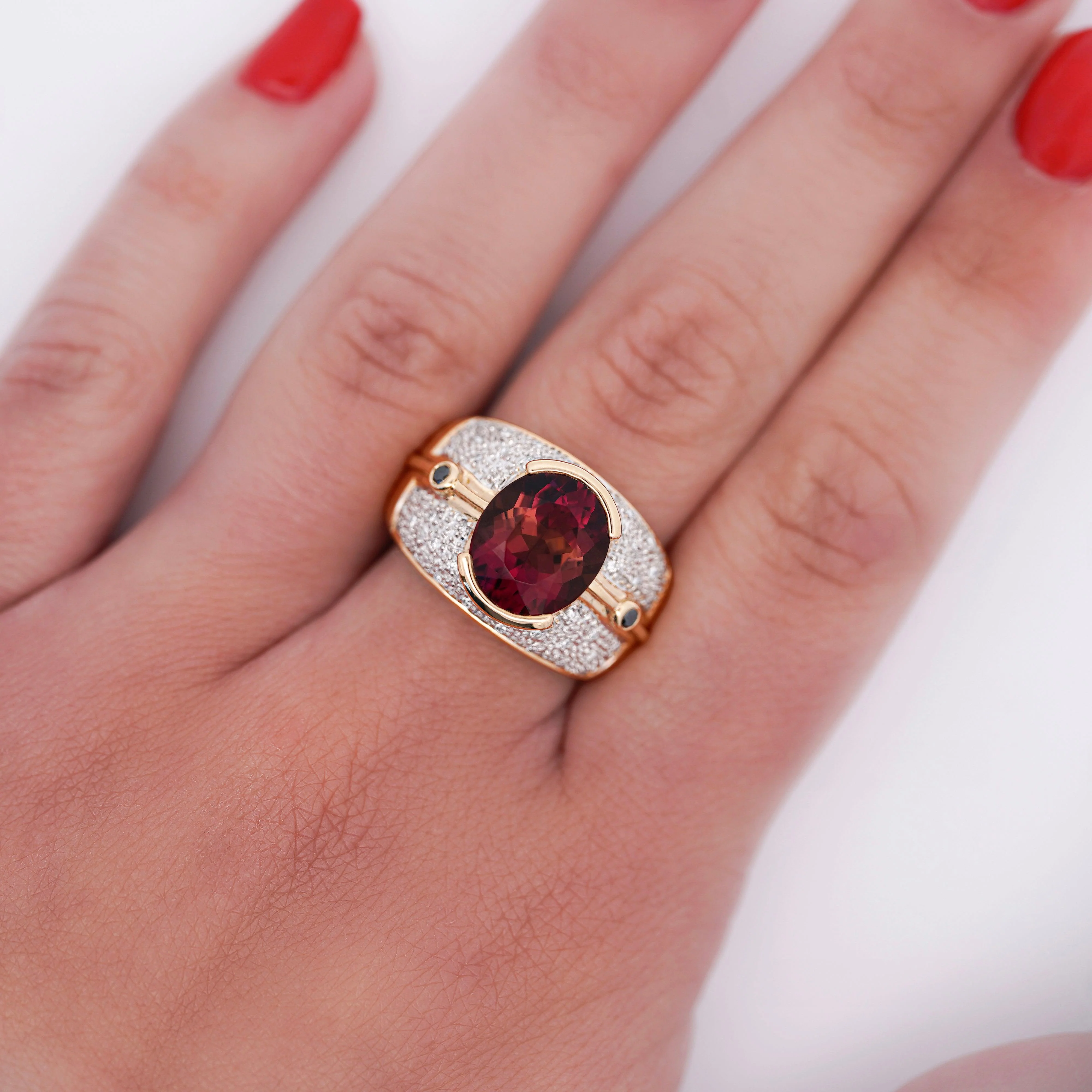 Vintage 6 Carat Pinkish Red Oval Cut Tourmaline Bezel Set Unisex Ring in 18K Yellow Gold - Image 4