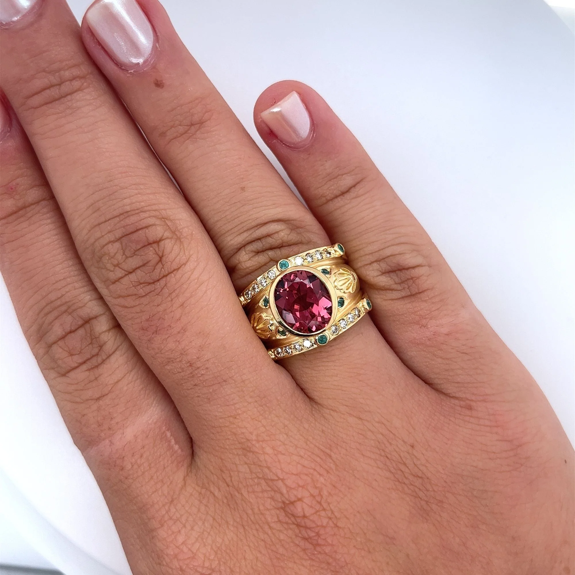 Vintage 6 Carat TW Oval Cut Pinkish-Red Tourmaline with Neon Paraiba Tourmaline and Diamond Ring in 18K Gold - Image 12