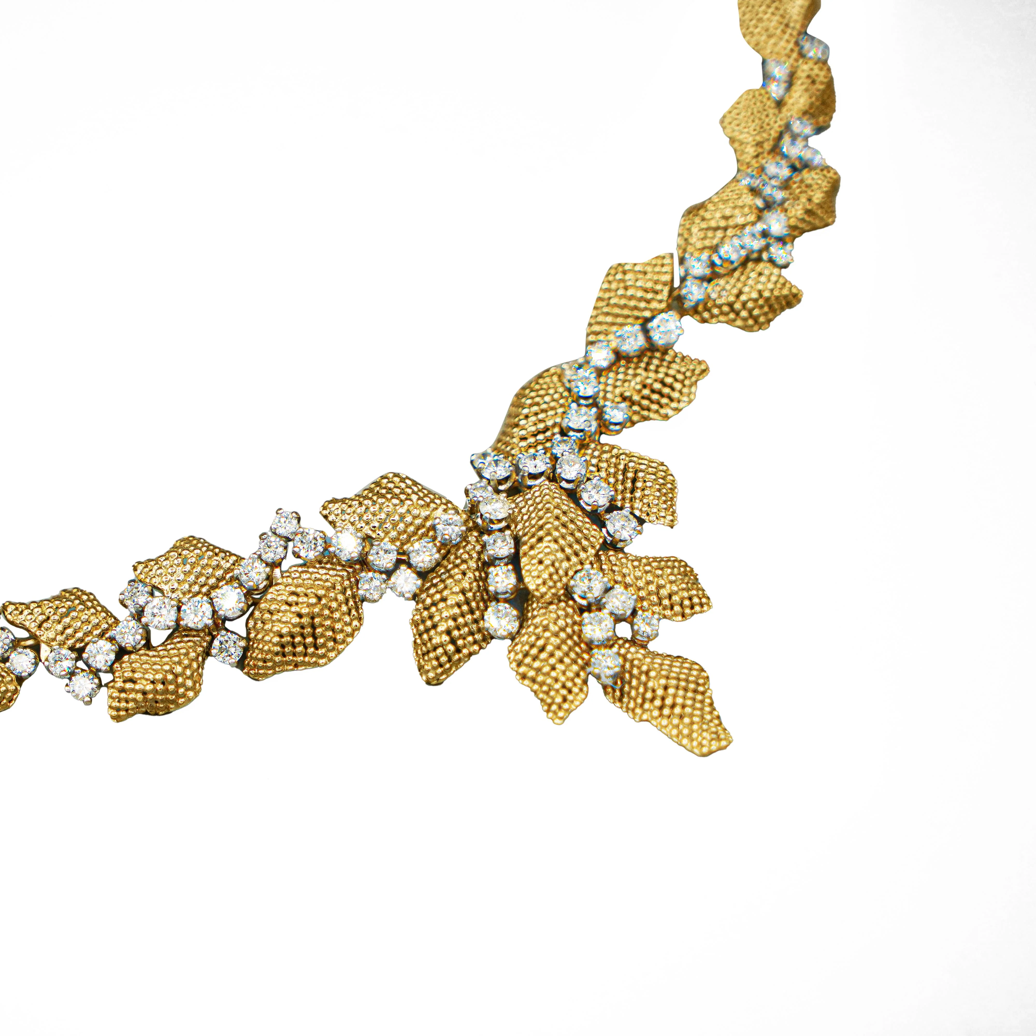 Vintage 7.3 Carat Diamond 18K Gold Textured Floral Leaf Chandelier Necklace - Image 5