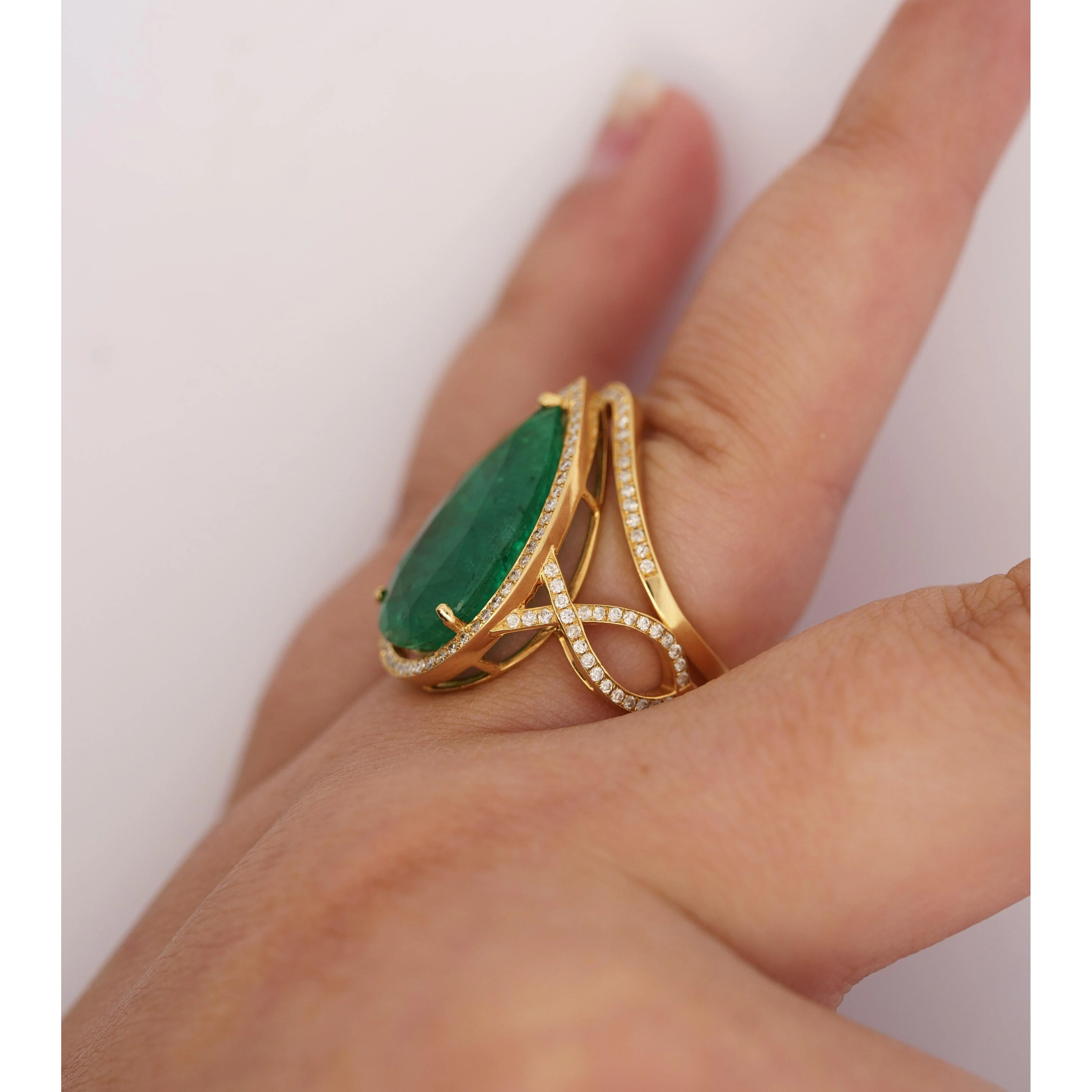 Vintage 9 Carat Pear Cut Zambian Emerald & Diamond Halo Ring Jacket in 18K Gold - Image 4