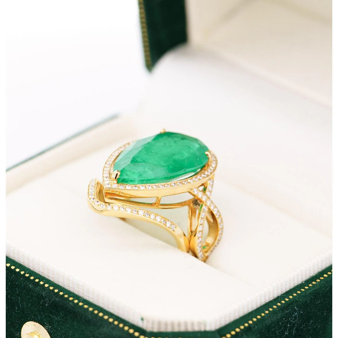 Vintage 9 Carat Pear Cut Zambian Emerald & Diamond Halo Ring Jacket in 18K Gold - Image 7