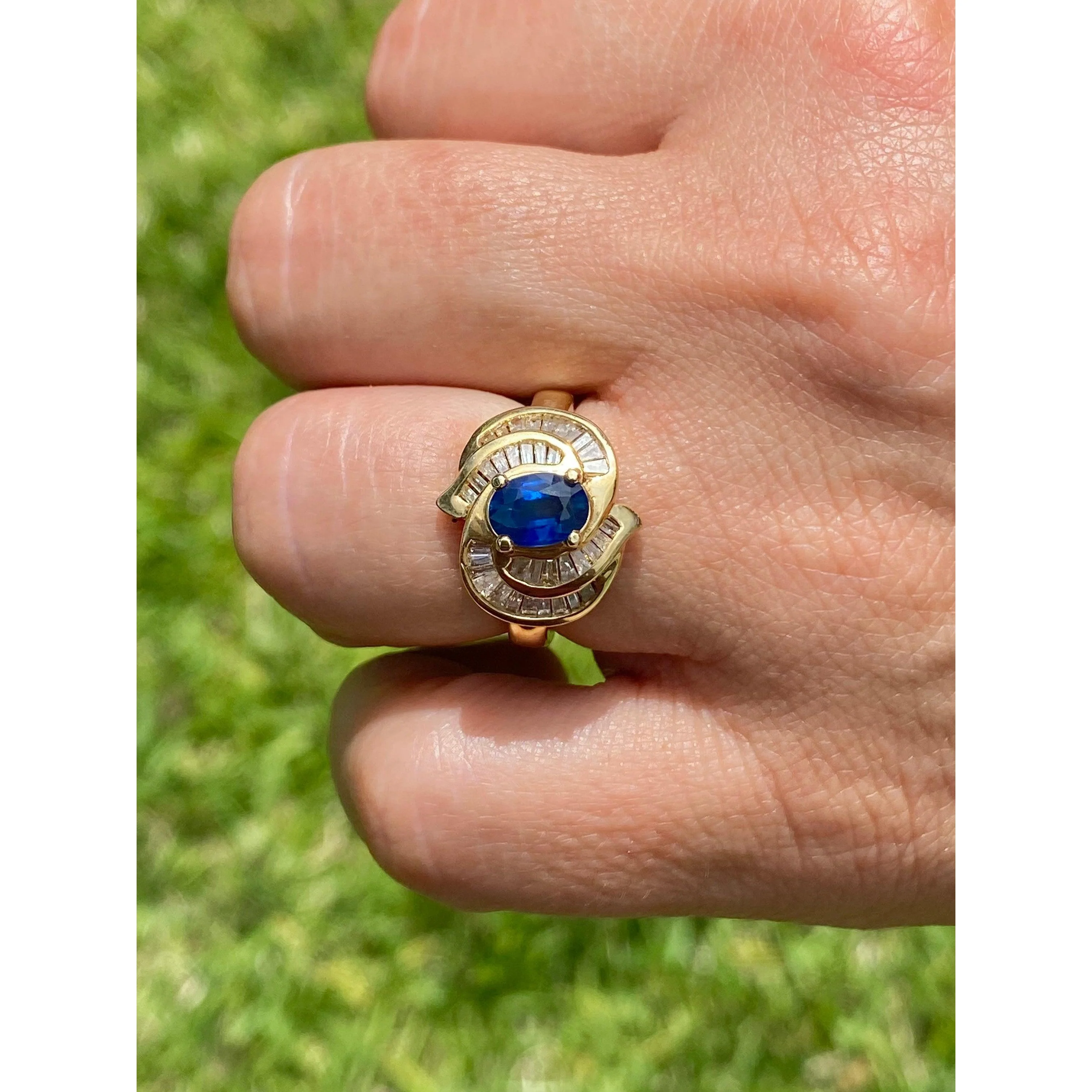 Vintage Blue Sapphire and Baguette Cut Diamond Cocktail 14k Gold Ring - Image 3