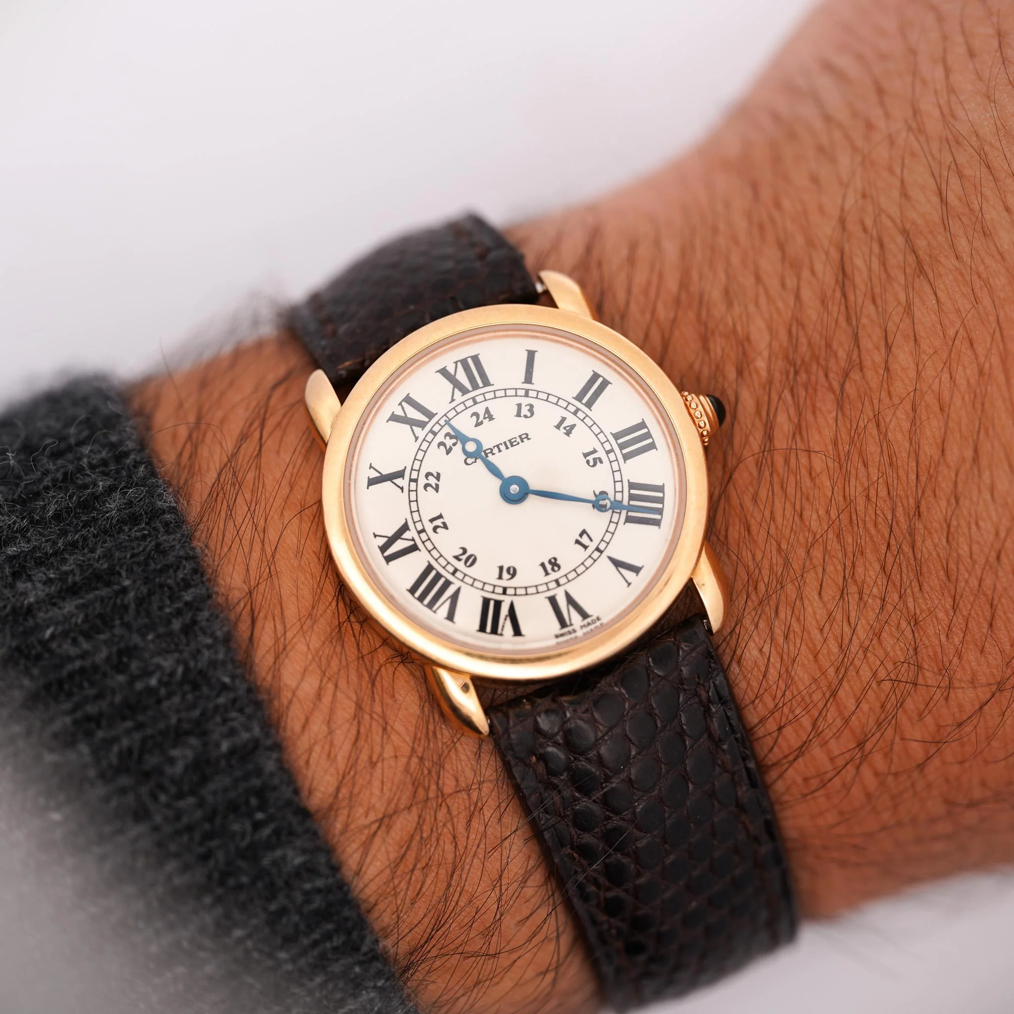 Vintage Cartier Ronde Louis 2886 Quartz 29mm 18K Gold Watch - Image 2