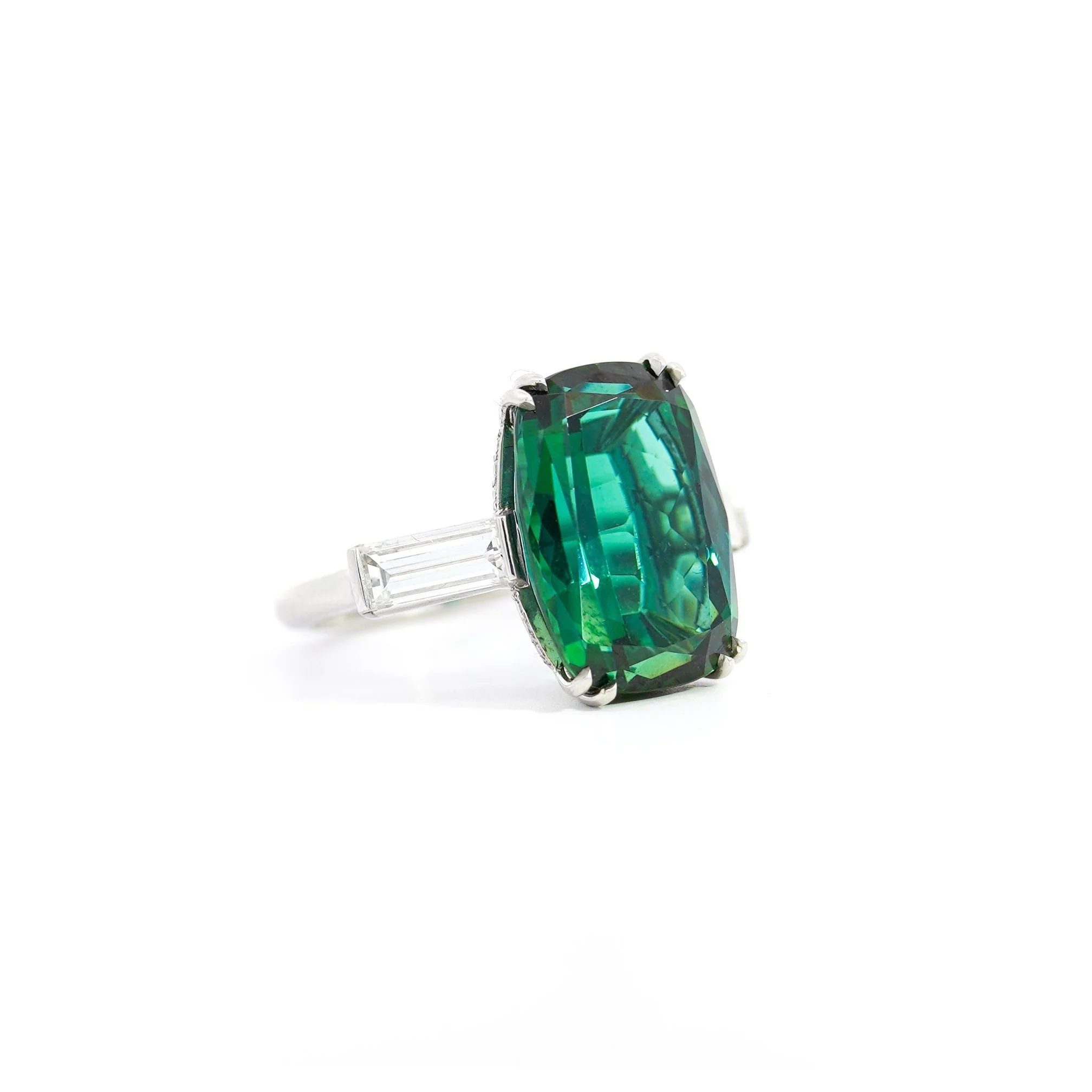 12.68 Carat Zoisite Green Tanzanite & Diamond Ring in Platinum 950 | IGI Certified - Image 2