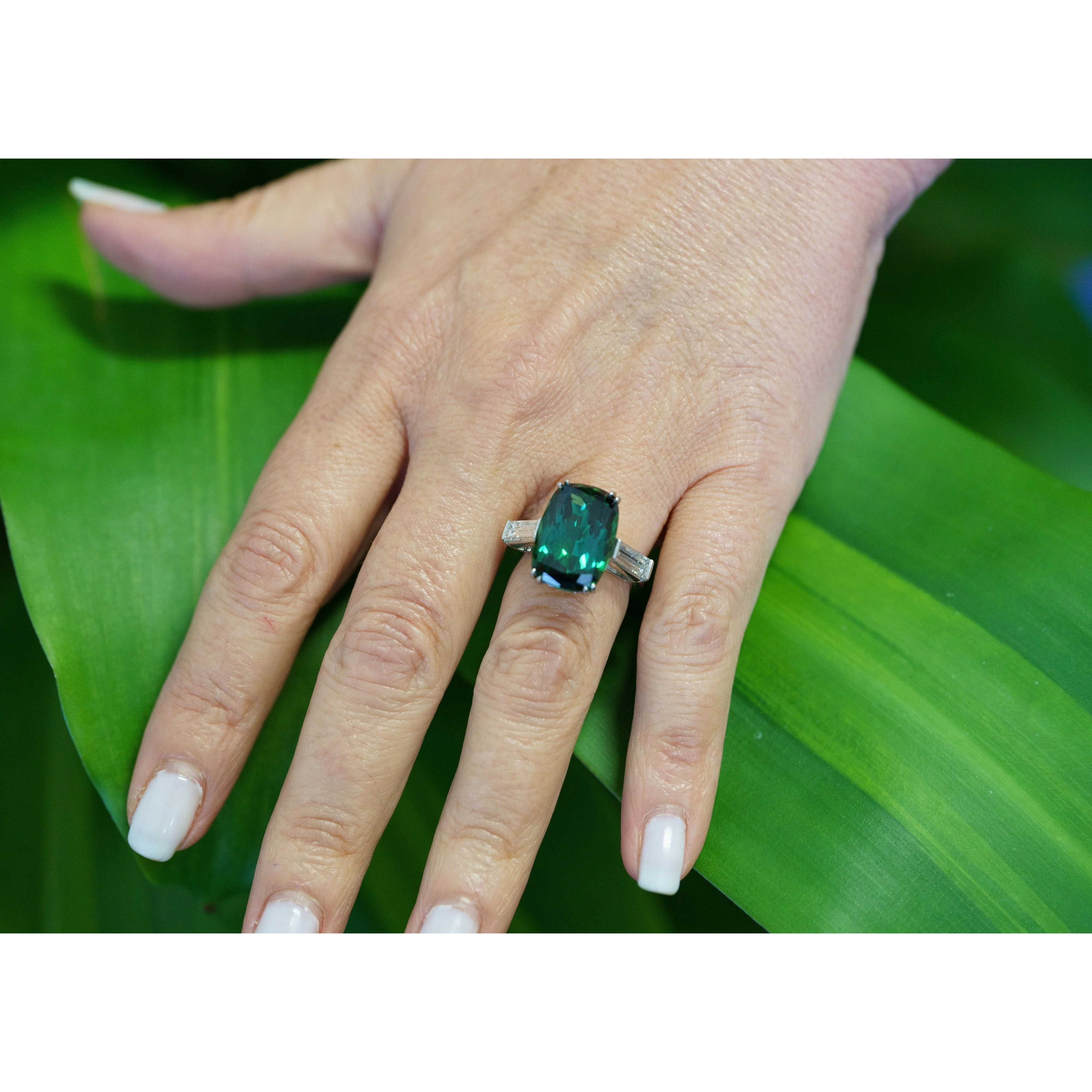 12.68 Carat Zoisite Green Tanzanite & Diamond Ring in Platinum 950 | IGI Certified - Image 8