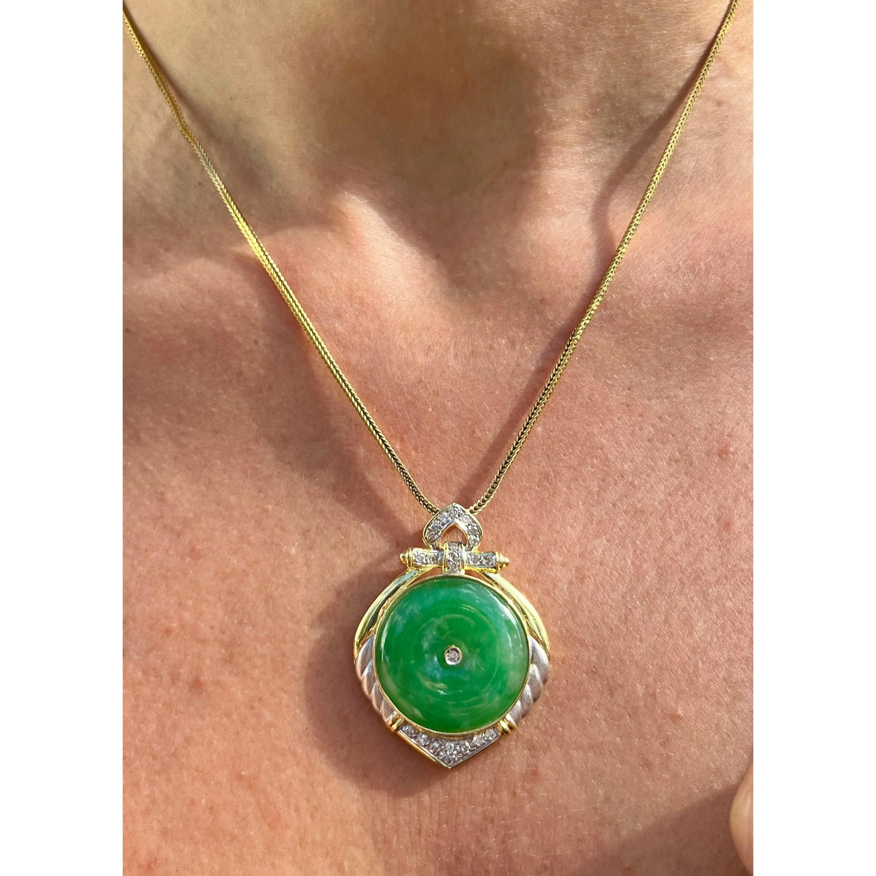 Vintage Jadeite Jade and Diamond Circular Pendant in 14k Gold - Image 4