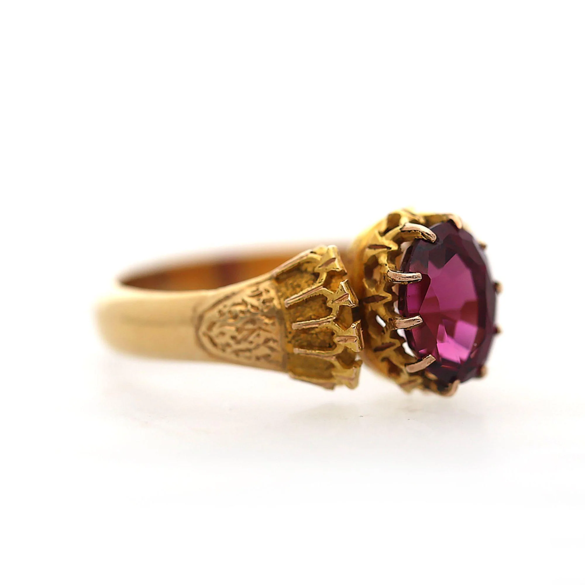 Vintage Oval Rodolite Garnet Victorian Revival in 18K Yellow Gold Solitaire Ring - Image 2