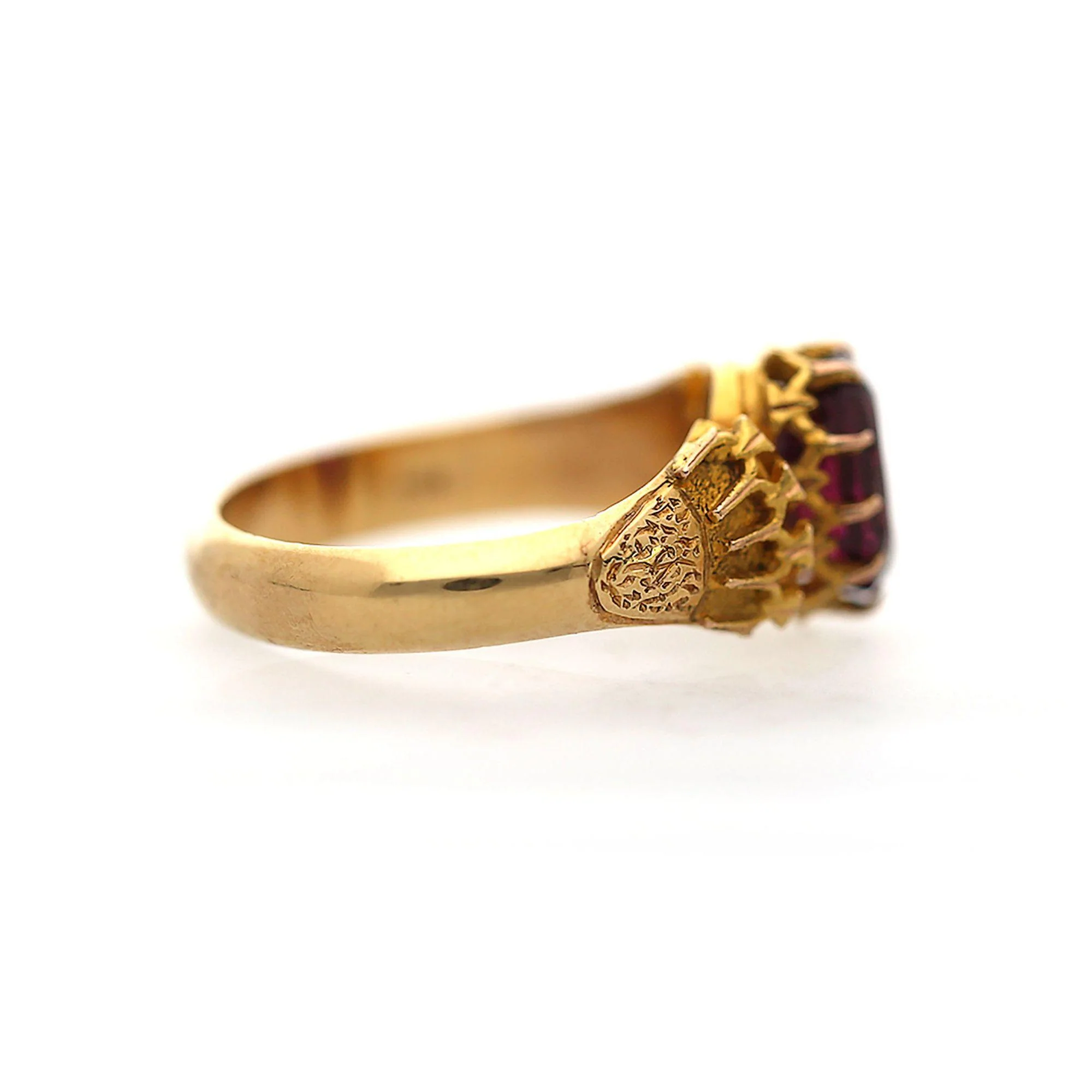 Vintage Oval Rodolite Garnet Victorian Revival in 18K Yellow Gold Solitaire Ring - Image 6
