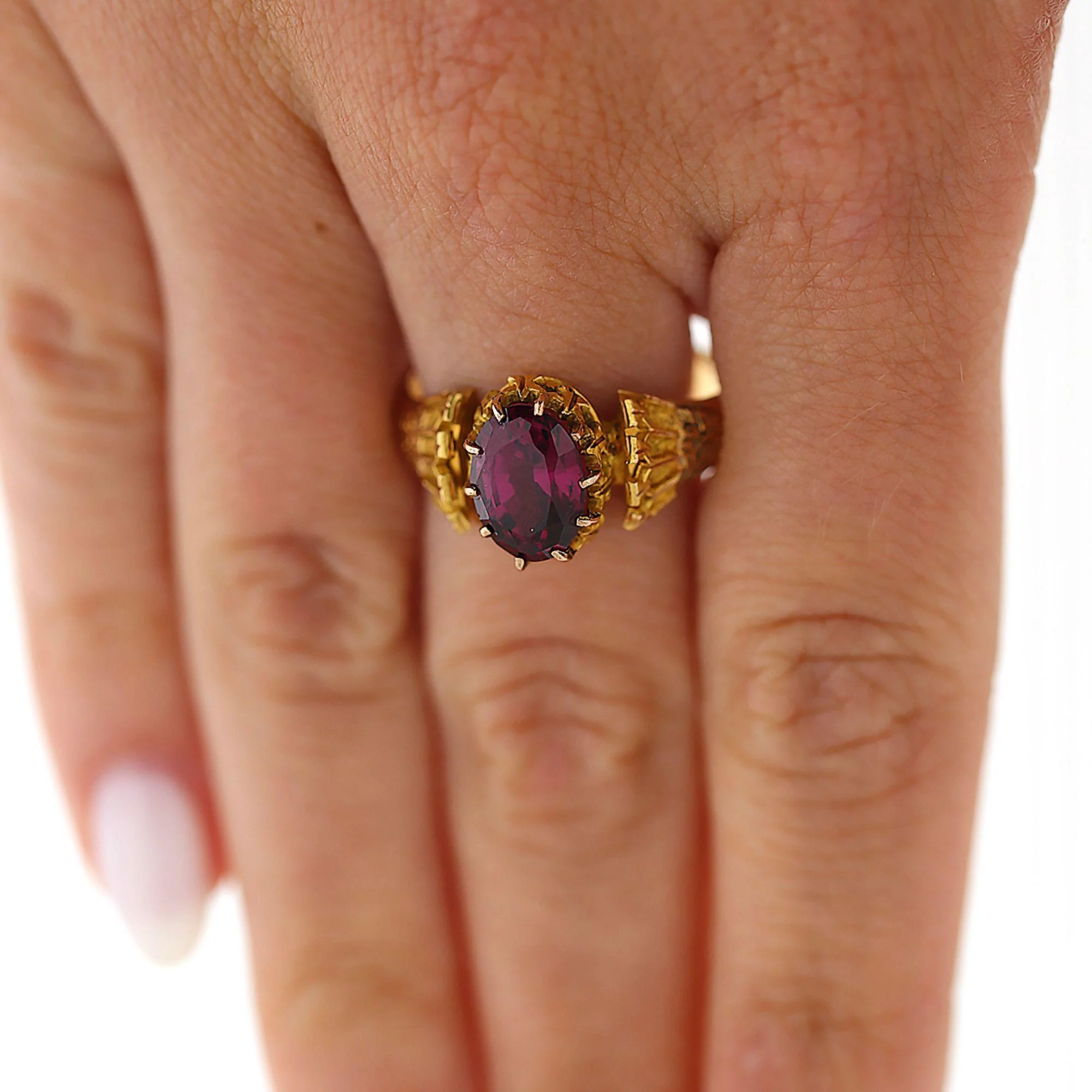 Vintage Oval Rodolite Garnet Victorian Revival in 18K Yellow Gold Solitaire Ring - Image 8