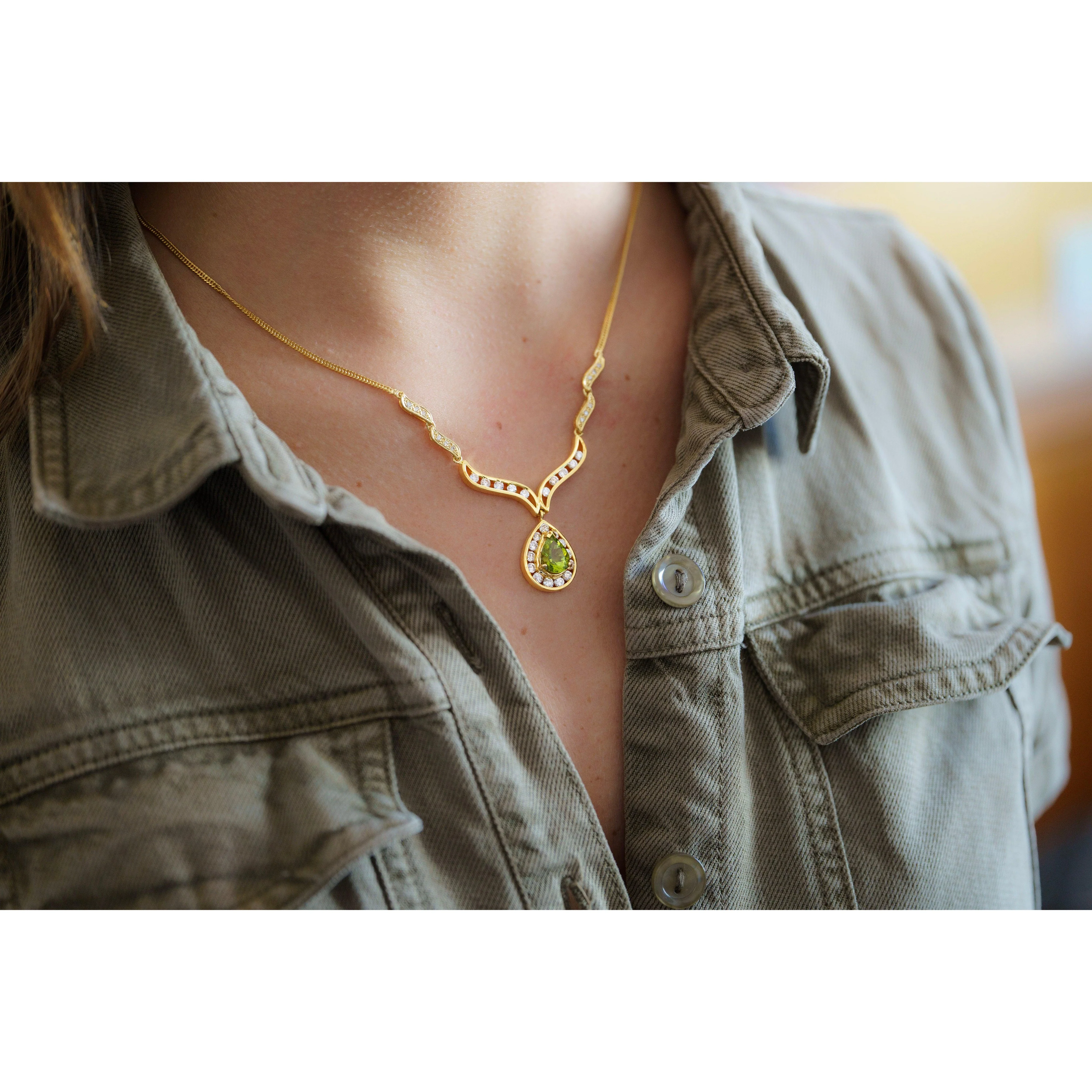 Vintage Pear Cut Green Peridot Drop Pendant Necklace with Diamonds in 18K Yellow Gold - Image 2