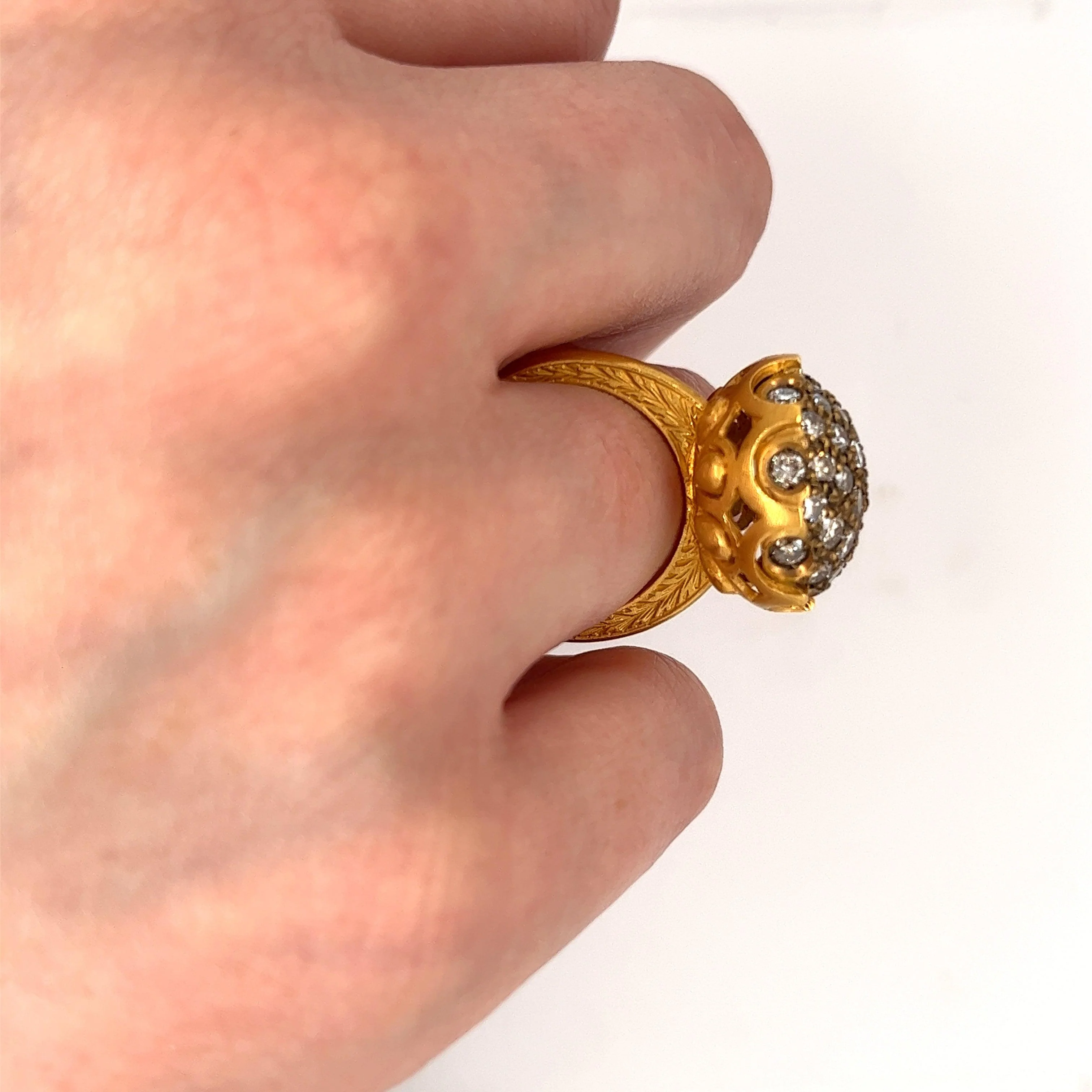 Vintage Retro 22K Carved Yellow Gold and Round Ball Diamond Cluster Ring - Image 5