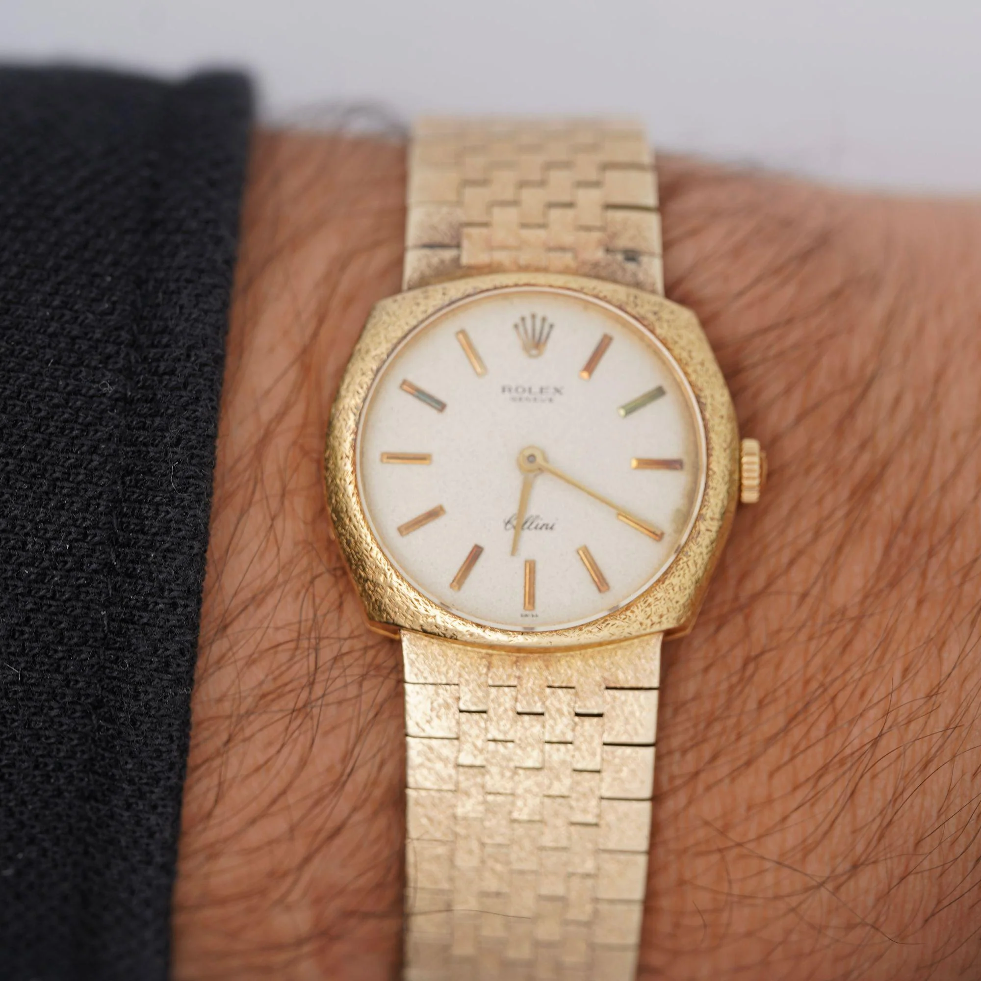 Vintage Rolex Cellini Manual Gold Frosted Integral Bracelet Watch - Image 10