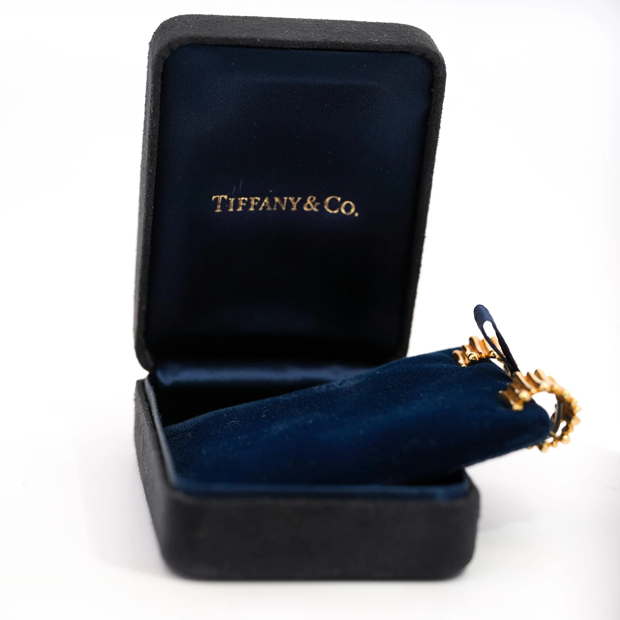 Vintage Tiffany & Co. Ribbed 18K Gold Ring & Earring Jewelry Set - Image 10